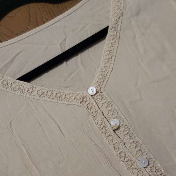1 L left New boutique lace top - Picture 9 of 12